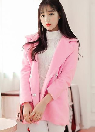 粉红色大衣搭配 凸显甜美女神气质